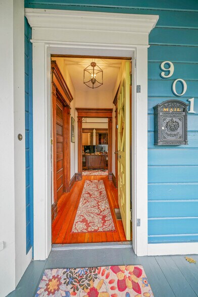 More Photos Of 901 13th St SE, Salem Office For Sale