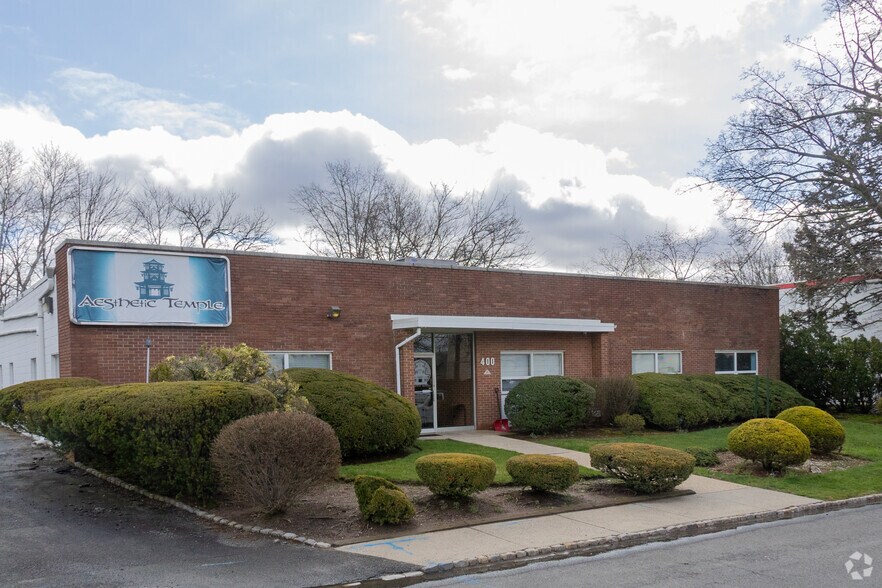 More Photos Of 400-450 Swenson Dr, Kenilworth Warehouse For Sale