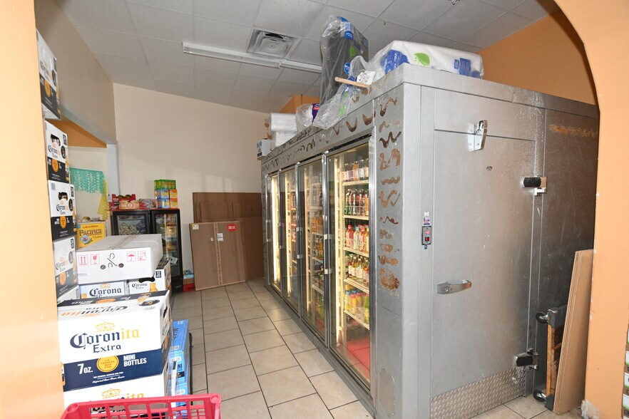 More Photos Of 749 S Central Ave, Umatilla Storefront For Sale