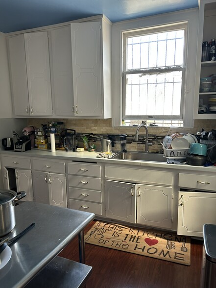 More Photos Of 1856 W Washington Blvd, Los Angeles General Retail For Sale