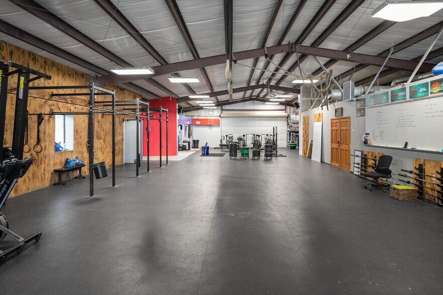 More Photos Of 140 NE Yellow Pine Ave, Madison Restaurant For Sale