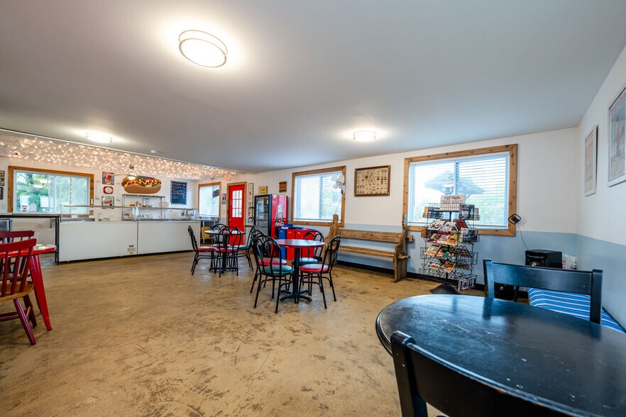 More Photos Of 50463 M-152, Dowagiac General Retail For Sale