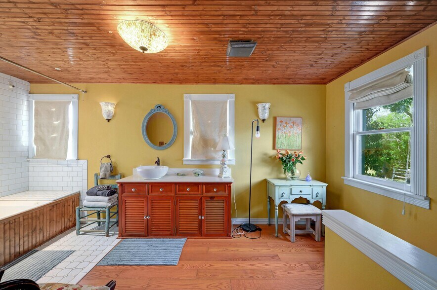 More Photos Of 23351 Ranch to Market 150 rd, Driftwood Specialty For Sale