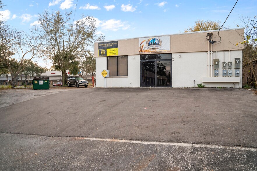 More Photos Of 1209 W Brandon Blvd, Brandon Auto Repair For Sale