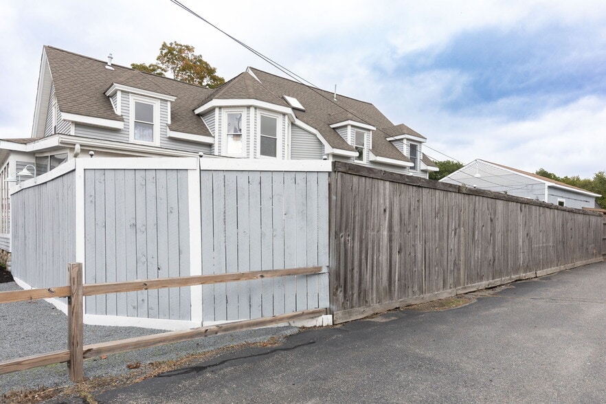 More Photos Of 280 Washington St, North Easton Flex For Sale