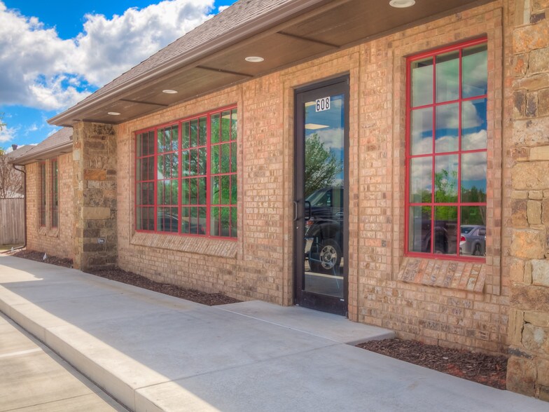 More Photos Of 608 Liberty Ln, Edmond Healthcare For Lease
