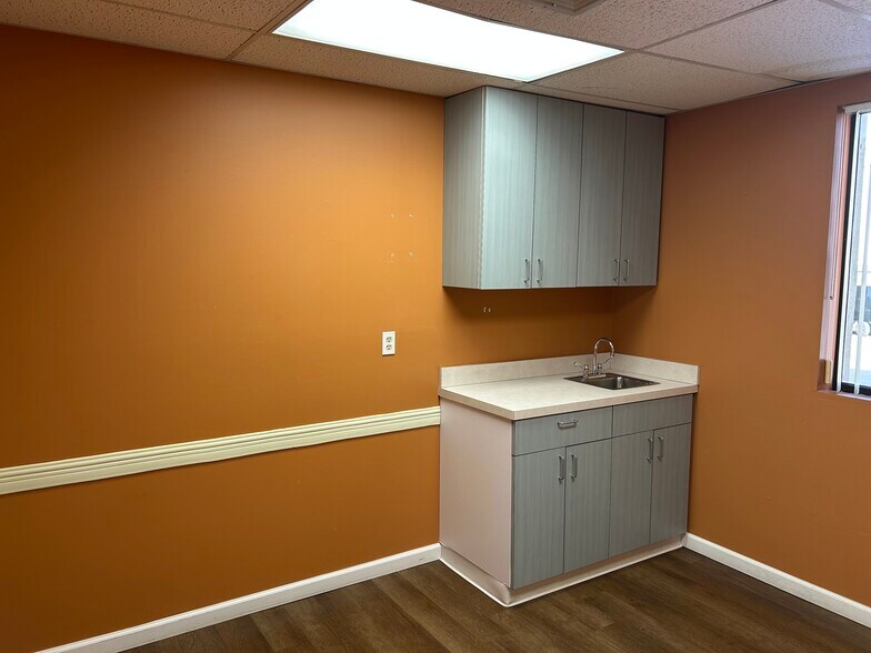 More Photos Of 27 Hospital Ave, Danbury Medical For Lease