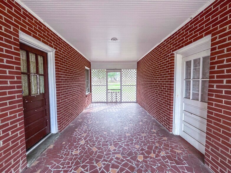 More Photos Of 1001 E Lynchburg Salem Tpke, Bedford Office For Sale