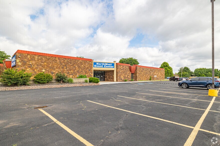 More Photos Of 6009 NW Expressway St, Oklahoma City Specialty For Sale