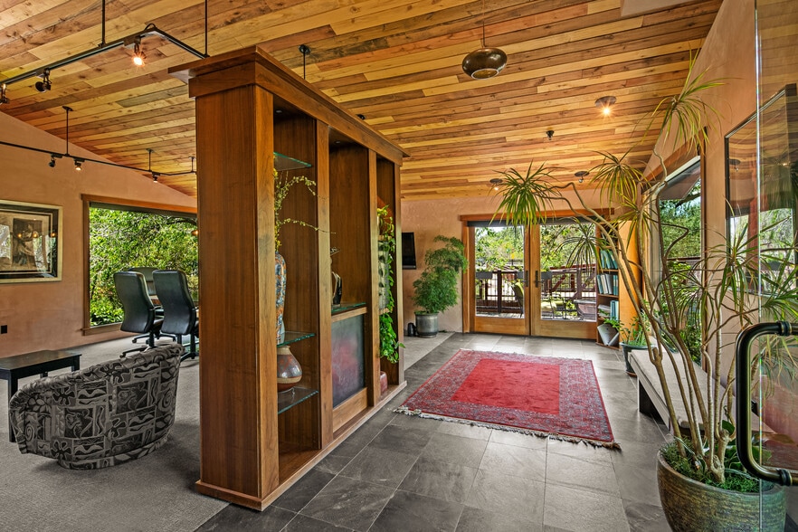 More Photos Of 25 Schnebly Hill Rd, Sedona Freestanding For Sale
