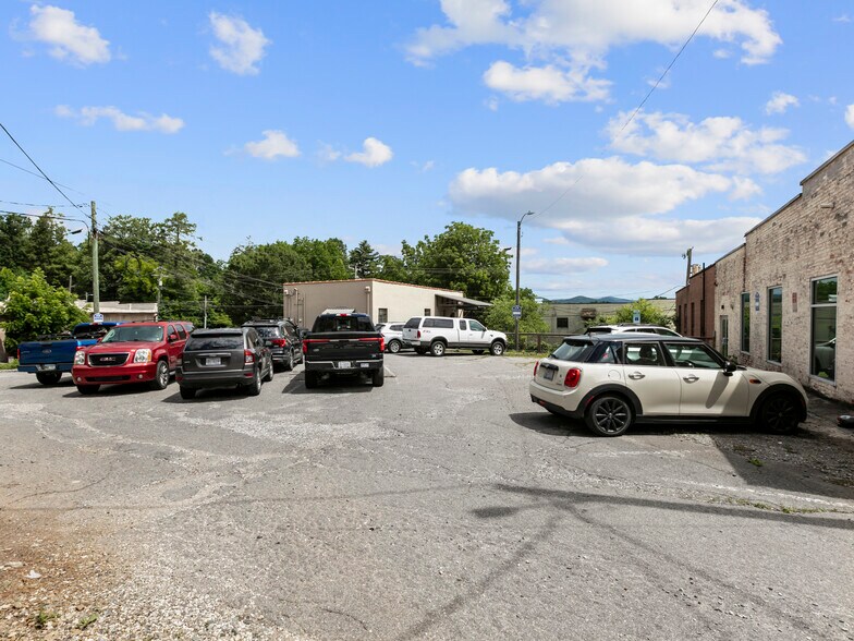 More Photos Of 37 N Broad St, Brevard Storefront Retail Office For Lease