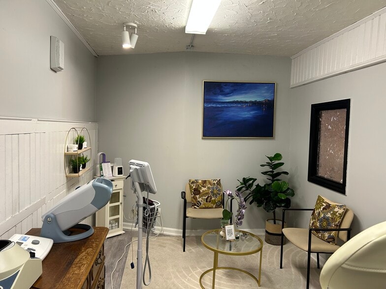 More Photos Of 11-15 Lexington Ave, Gloucester Storefront Retail Office For Lease