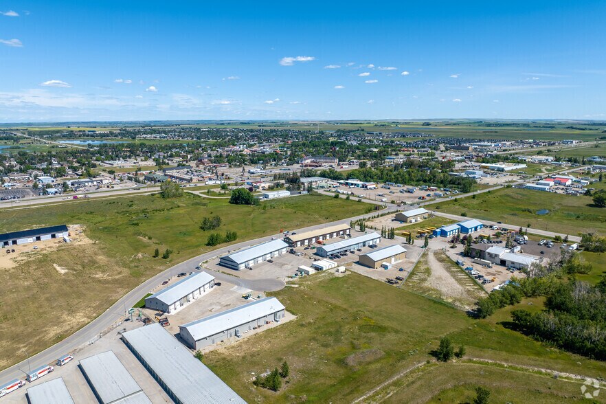 More Photos Of 130 Canal Gdns, Strathmore Warehouse For Sale