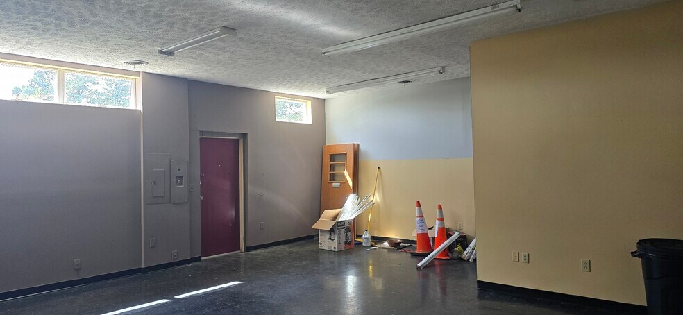 More Photos Of 6441-6451 Yadkin Rd, Fayetteville Unknown For Lease