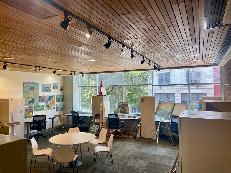 More Photos Of 100 N Queen St, Lancaster Office For Sale
