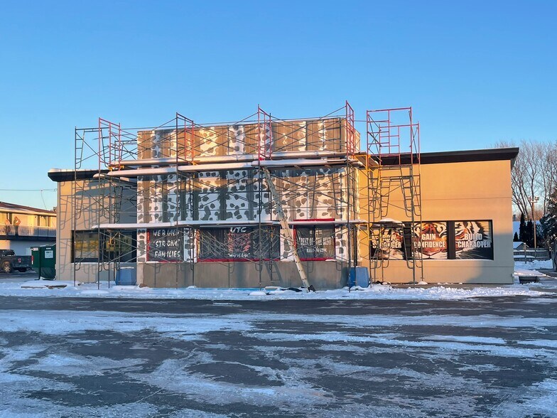 More Photos Of 1598 DeKalb Ave, Sycamore Restaurant For Lease