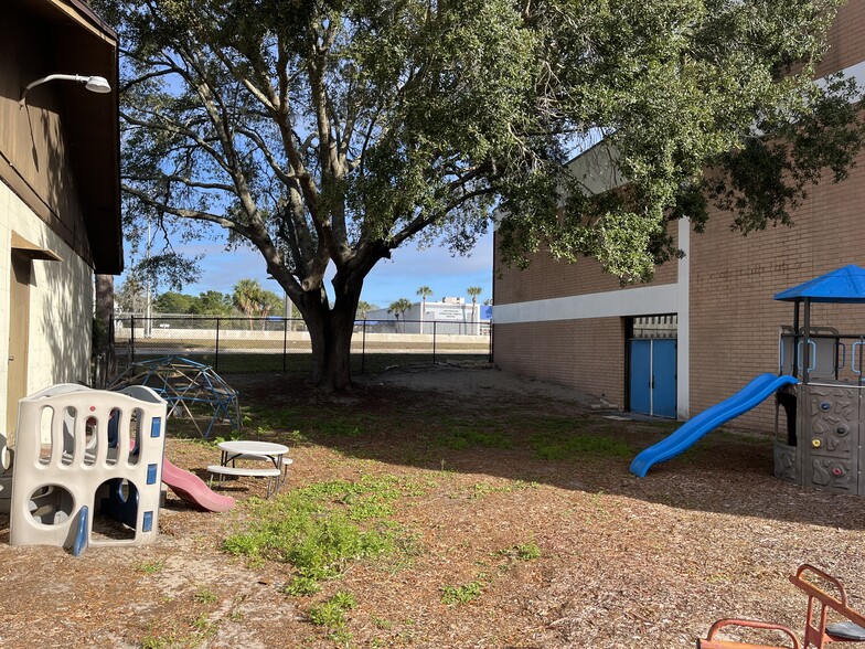 More Photos Of 6612 Arlington Expy, Jacksonville Schools For Lease