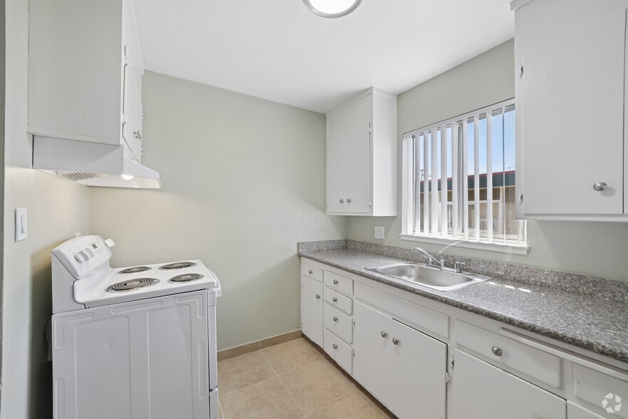 More Photos Of 2125 92nd Ave, Oakland Apartments For Sale