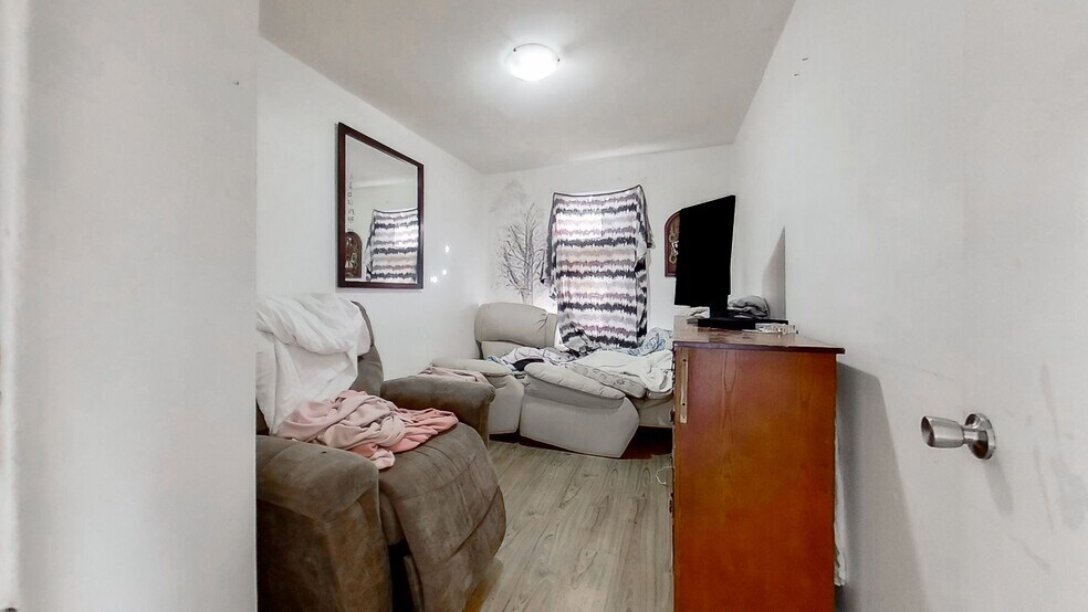 More Photos Of 372 Marshall Ln, Sudbury Apartments For Sale