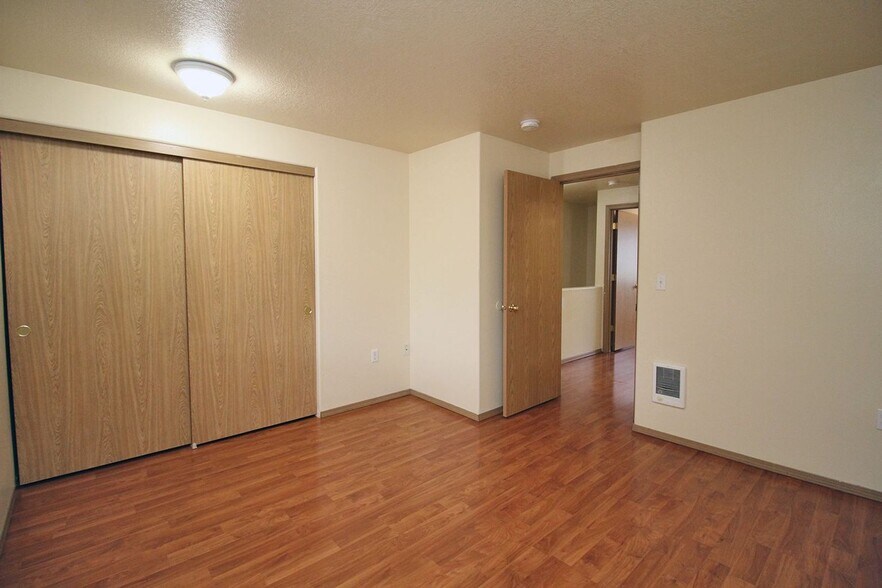 More Photos Of 3548 SE 119th St, Portland Apartments For Sale