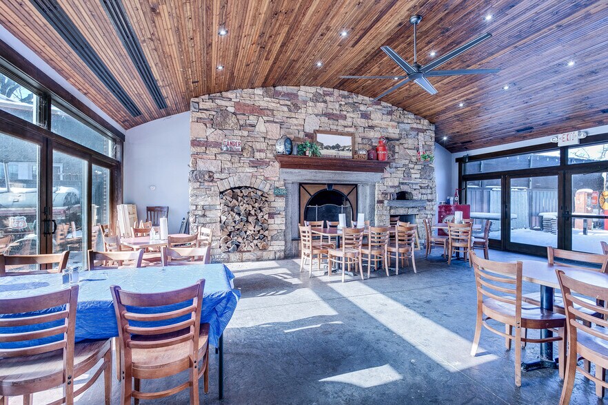 More Photos Of 328 5th Ave N, Bayport Restaurant For Sale