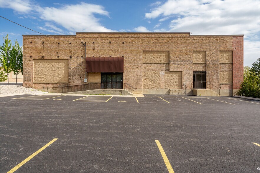 More Photos Of 727 1st Ave, Rockford Industrial For Sale