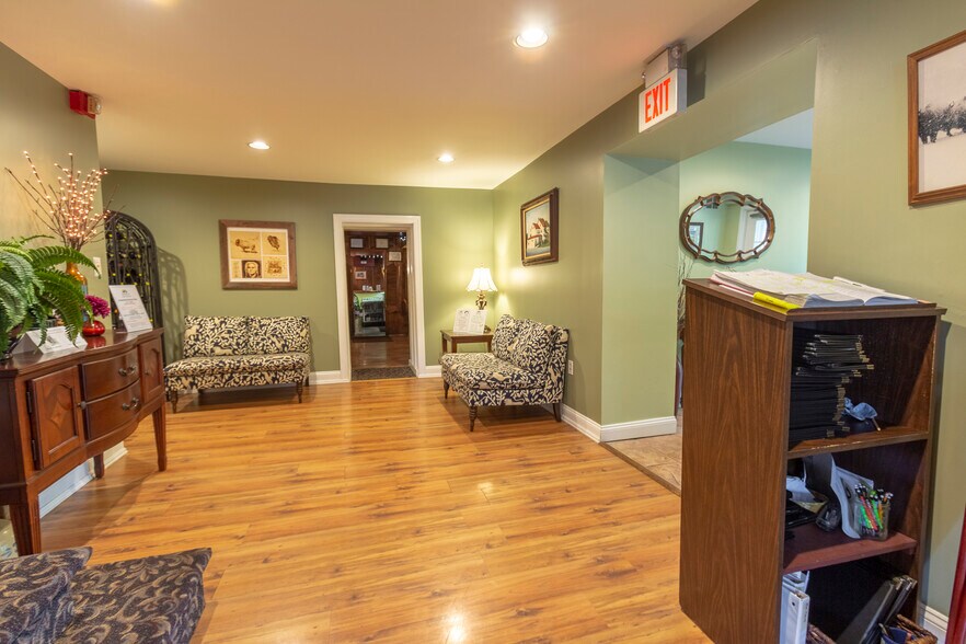 More Photos Of 898 Allentown Rd, Telford Restaurant For Sale