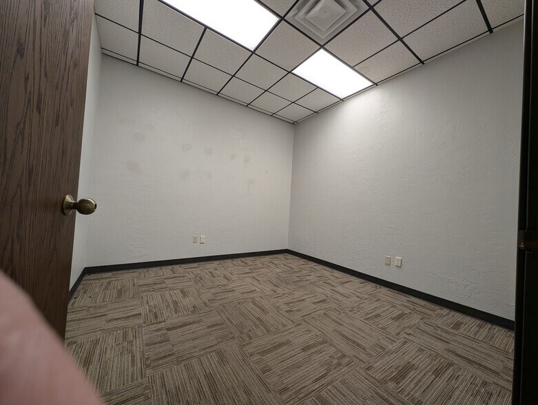 More Photos Of 1315-1321 NW Sheridan Rd, Lawton Office For Lease