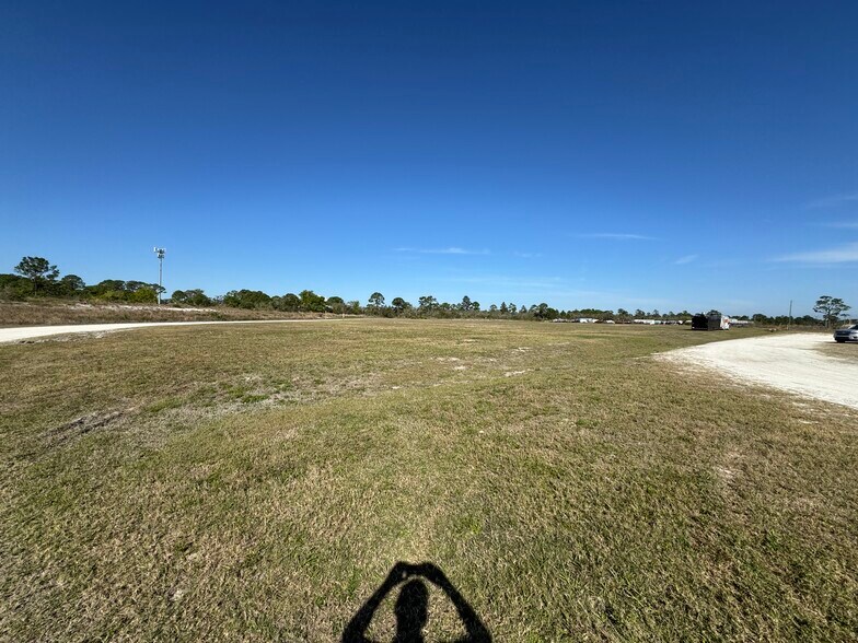 More Photos Of 7990 Associate Boulevard, Sebring Land For Lease