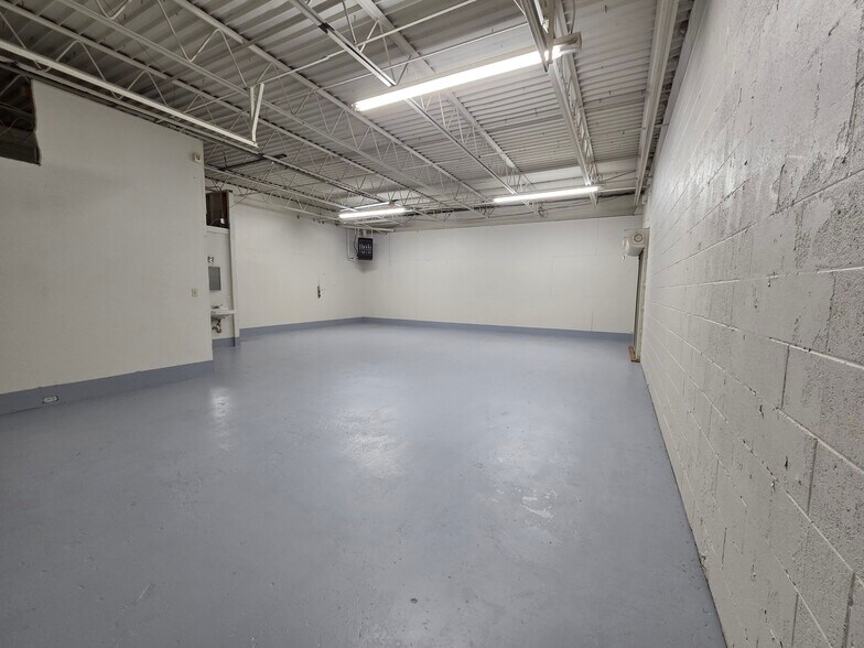 More Photos Of 9714-9748 E 55th Pl, Tulsa Light Manufacturing For Lease