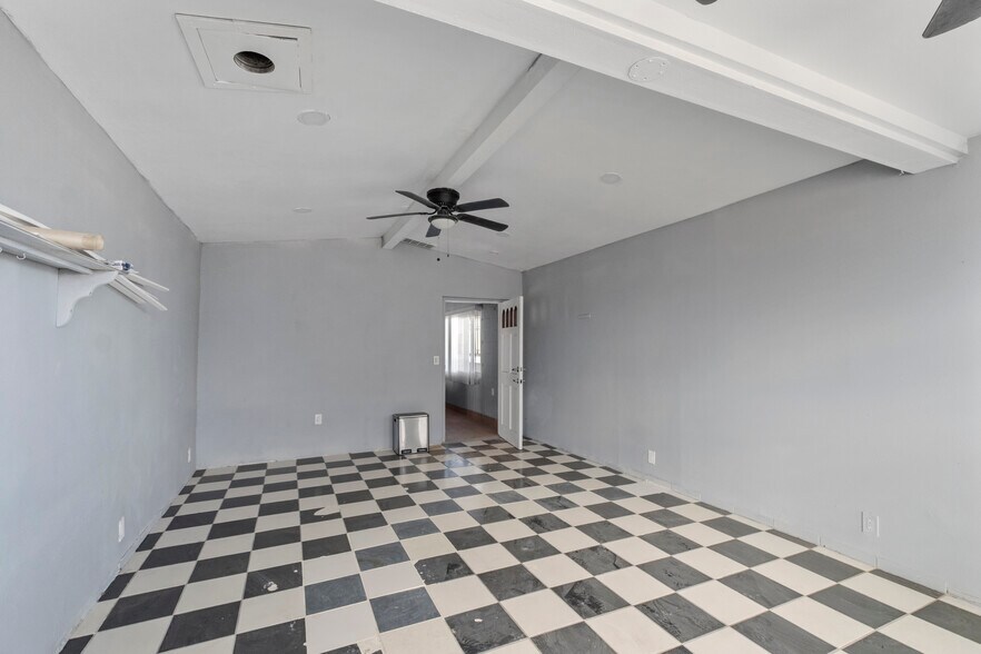 More Photos Of 18142 Navajo Rd, Apple Valley Truck Terminal For Lease