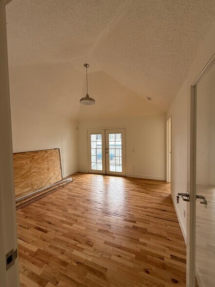 More Photos Of 3911 W Jefferson Blvd, Los Angeles Storefront Retail Office For Lease