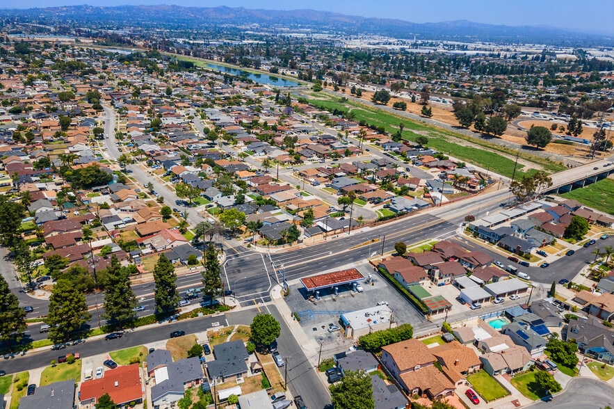 More Photos Of 9706 Telegraph Rd, Downey Service Station For Sale