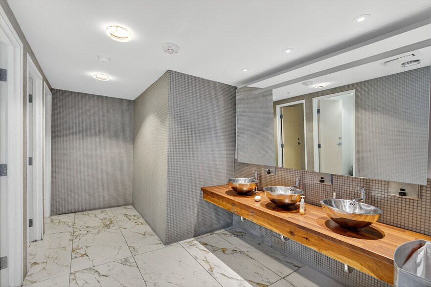 More Photos Of 4716 Vineland Ave, North Hollywood Loft Creative Space For Lease