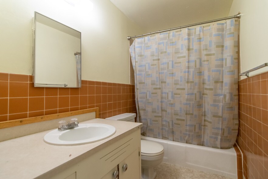 More Photos Of 527 E 1st St, Port Angeles Apartments For Sale