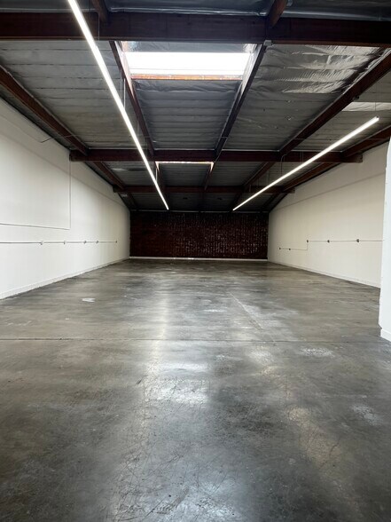 More Photos Of 1420 W Rosecrans Ave, Gardena Service For Lease