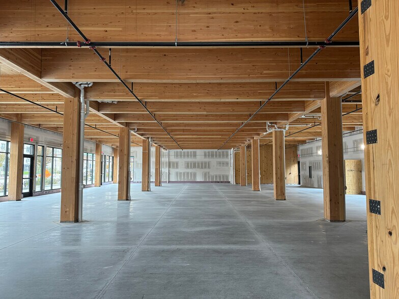 More Photos Of 2701 Ingersoll Ave, Des Moines General Retail For Lease