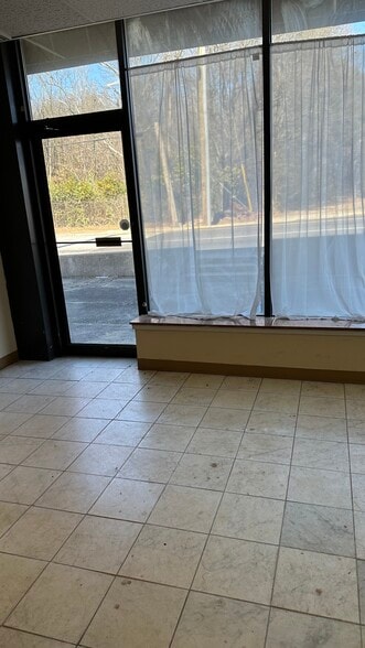 More Photos Of 1580 Connally Dr, Atlanta Office For Lease