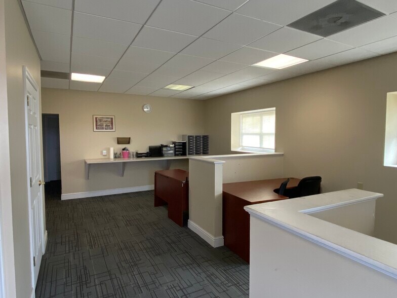More Photos Of 2741 Noblestown Rd, Pittsburgh Office For Lease