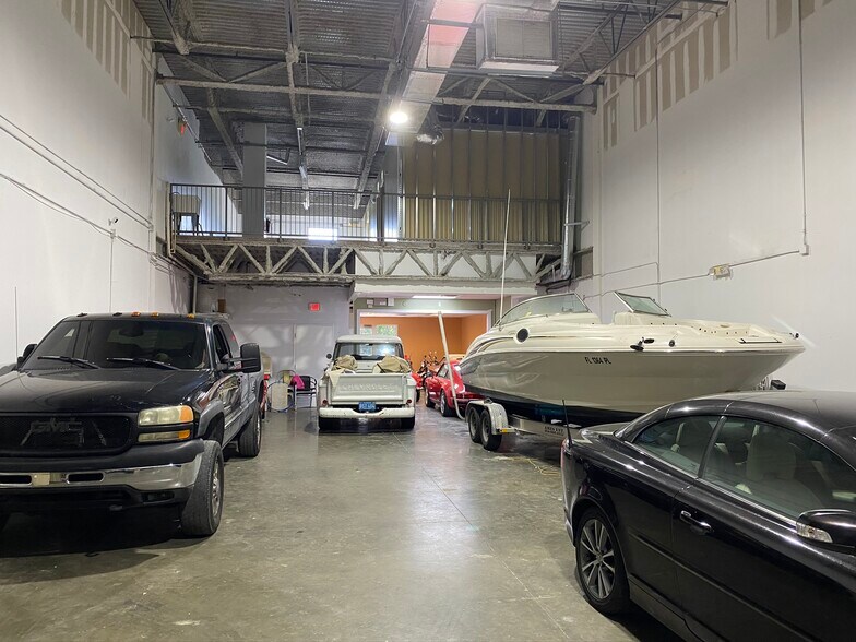 More Photos Of 1805 S Powerline Rd, Deerfield Beach Warehouse For Lease