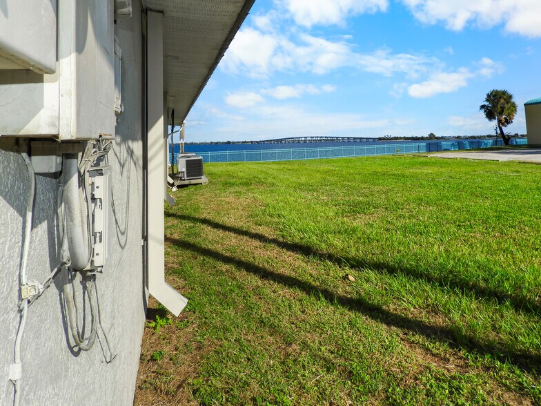 More Photos Of 1331 S Harbor City Blvd, Melbourne Office Residential For Lease