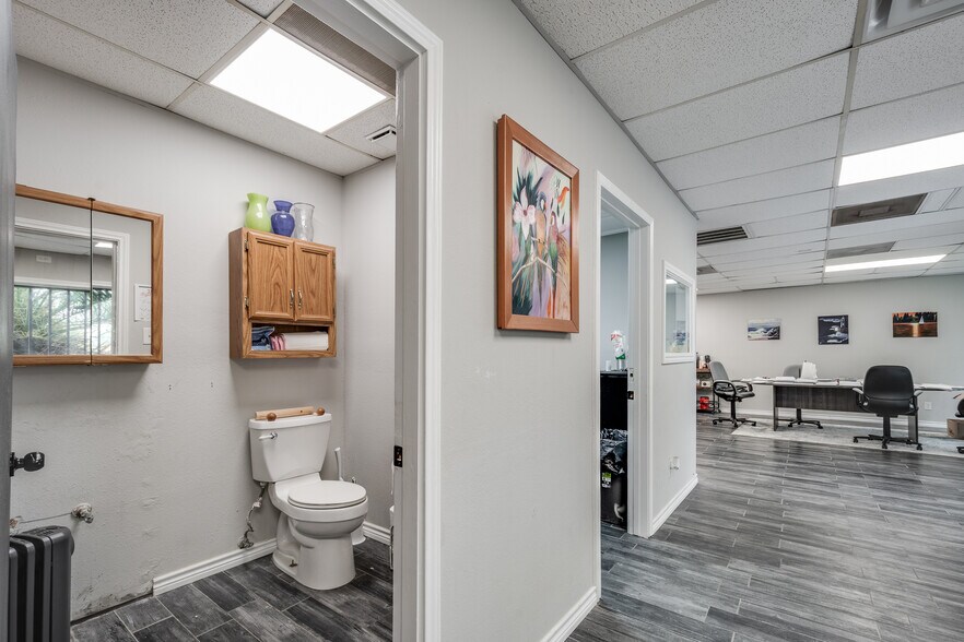 More Photos Of 17717 Highway 59 N, Humble Auto Repair For Sale