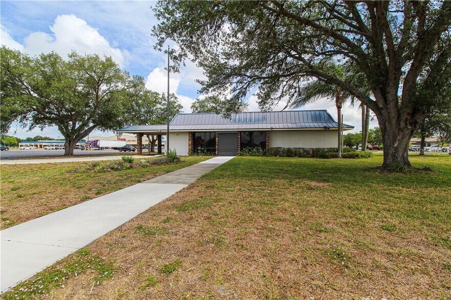 More Photos Of 1409 E Oak St, Arcadia Storefront Retail Office For Sale