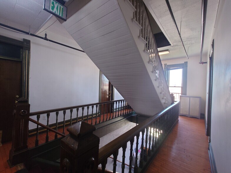 More Photos Of 238 S Broadway, Denver General Retail For Sale