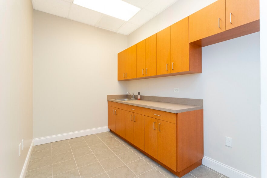 More Photos Of 7350 Futures Dr, Orlando Office For Sale