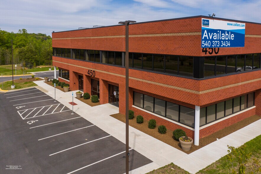 More Photos Of 450 Solomon Dr, Fredericksburg Office For Lease