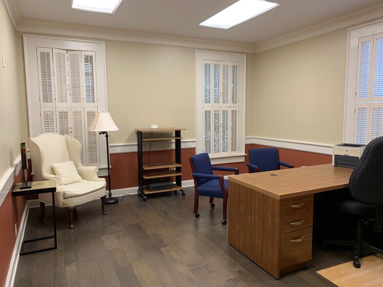 More Photos Of 102-106 NW 2nd Ave, Gainesville Office For Lease