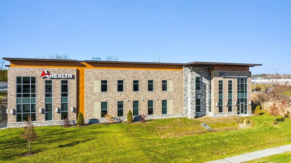 More Photos Of 4 Ellinwood Dr, New Hartford Medical For Sale