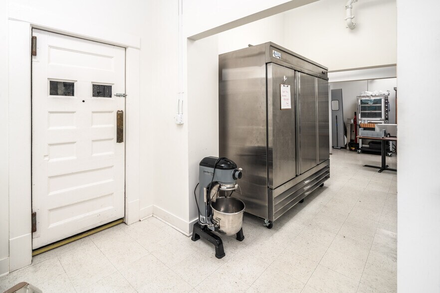 More Photos Of 738 E Main St, Belhaven Hotel For Sale