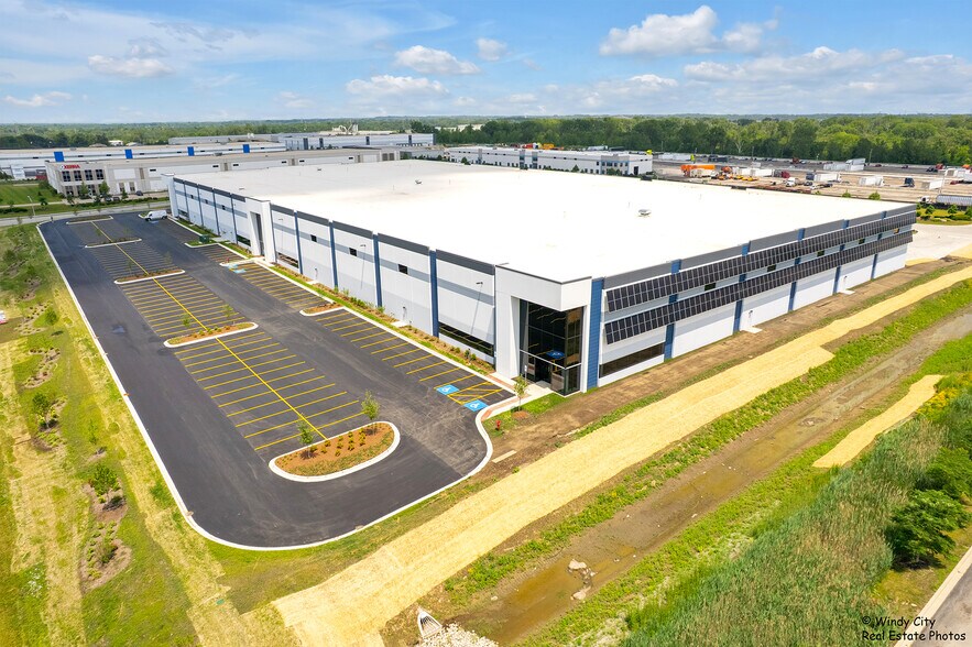 More Photos Of SEC Kenyon Road and IL RT. 25, Bartlett Distribution For Lease
